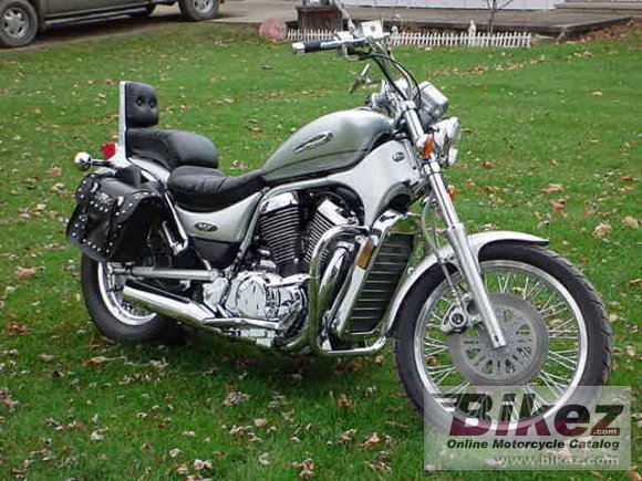 2003 suzuki vs 800 intruder photo